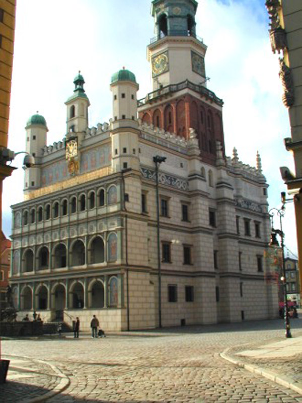Ratusz_Poznan_od_Wielkiej
